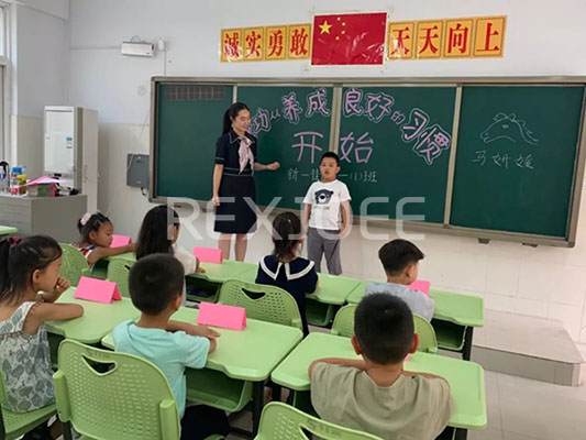  如何挑選滿意的學(xué)生課桌椅？